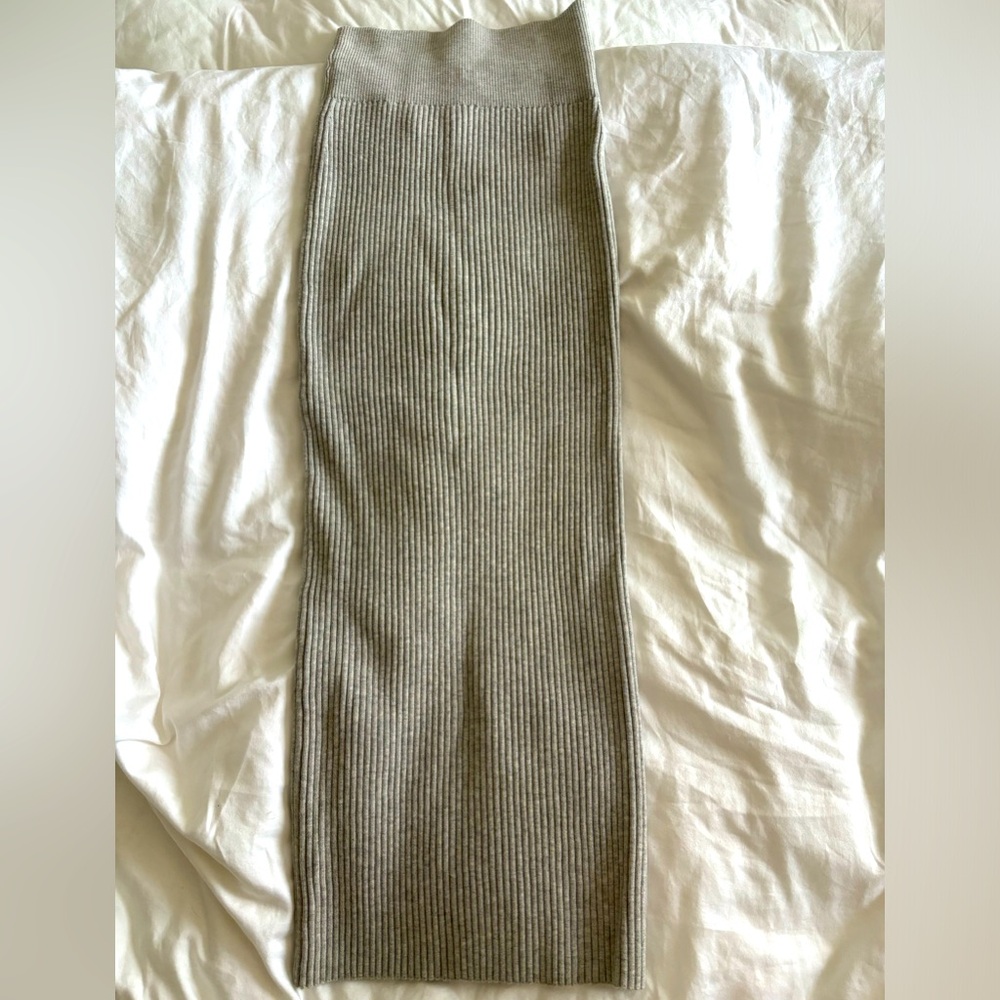 ⭐️FLASH SALE - 2 items for $15 ⭐️ The Group by Babaton grey skirt